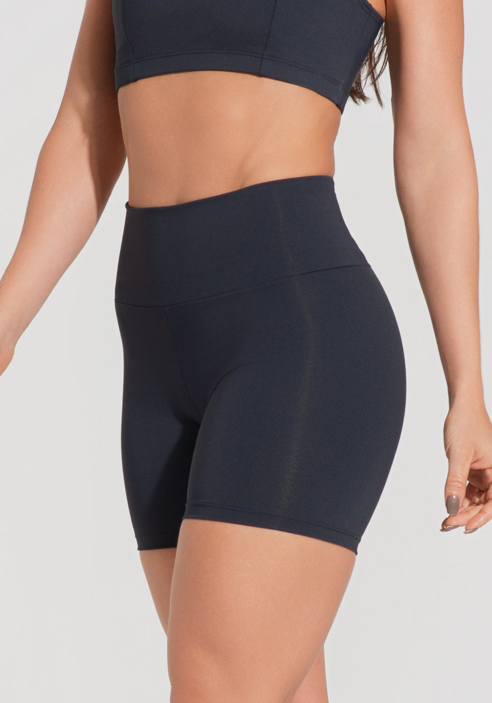 Short Fitness Feminino com Bolso No Cós Preto Básico Dlk